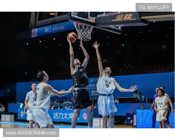 12月28日广东队与上海队激战正酣谁能在这场对决中笑到最后