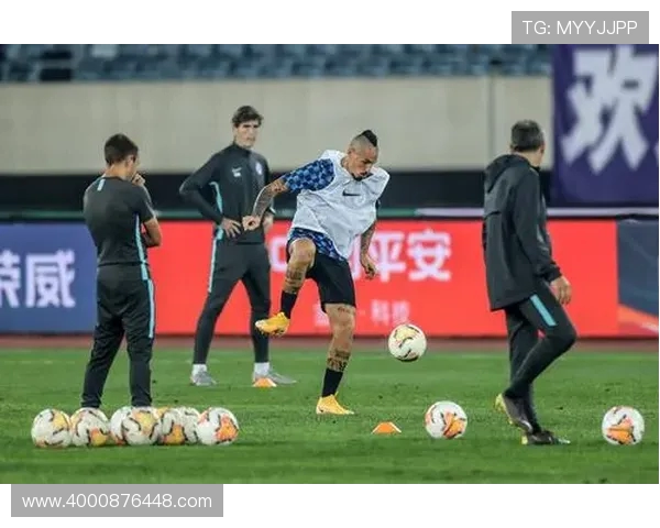 广州恒大淘宝迎战大连队全力争胜力争中超联赛冠军荣耀