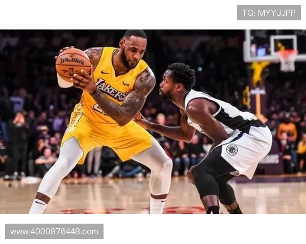 湖人队与贝弗利的激烈对决揭示了NBA赛场上的竞争与激情 湖人队与贝弗利的激烈对决揭示了NBA赛场上的竞争与激情